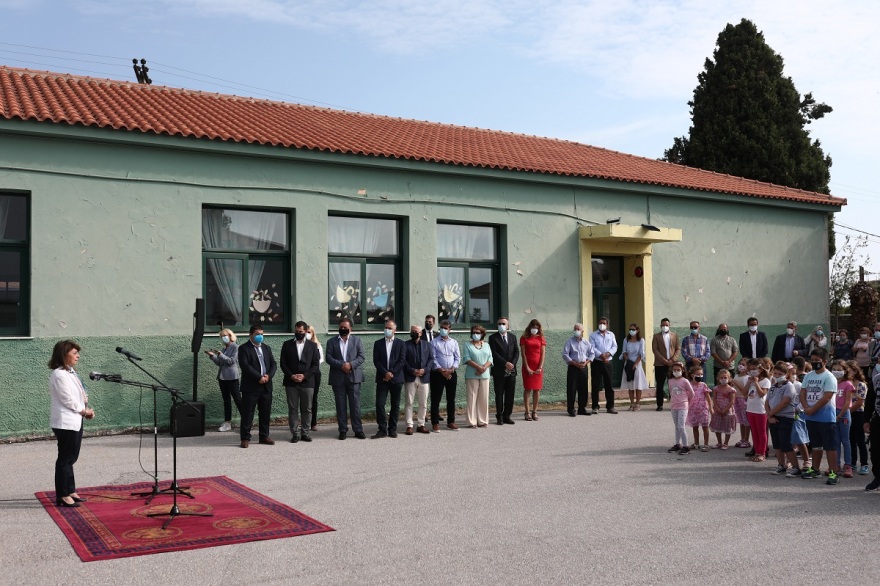 Σακελλαροπούλου - Βρέθηκε στο δημοτικό Αγίας Άννας στην Εύβοια: Ευτυχώς είμαστε όλοι εδώ - Έτοιμοι για ανασυγκρότηση