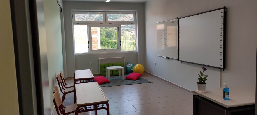 Ο Κυριάκος Μητσοτάκης εγκαινιάζει το νέο σχολείο στο Δαμάσι 