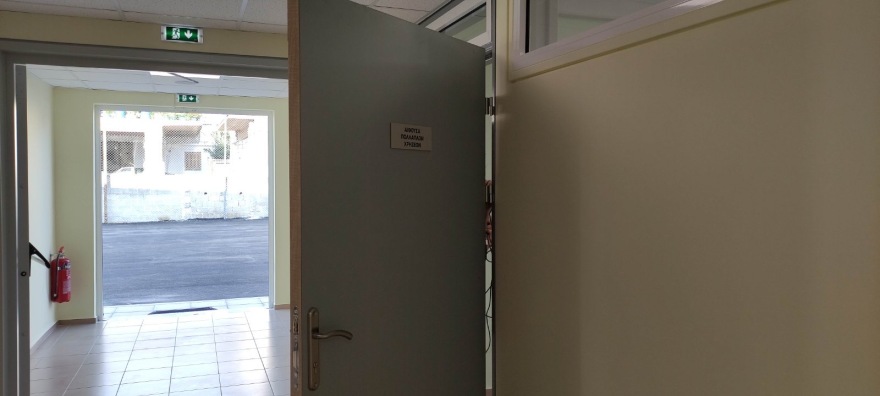 Ο Κυριάκος Μητσοτάκης εγκαινιάζει το νέο σχολείο στο Δαμάσι 