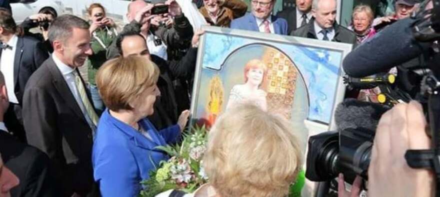 Άνγκελα Μέρκελ: Πλήρωσε €10.000 για ένα κέρινο ομοίωμα και δεν μπορεί να το εκθέσει στο μαγαζί του