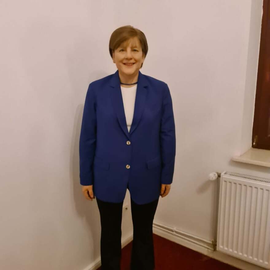 Άνγκελα Μέρκελ: Πλήρωσε €10.000 για ένα κέρινο ομοίωμα και δεν μπορεί να το εκθέσει στο μαγαζί του