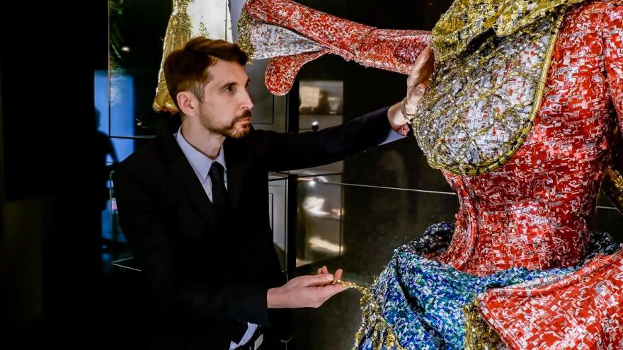 Ο Νίκος Φλώρος δημιουργεί «Ήρωες από μέταλλο»