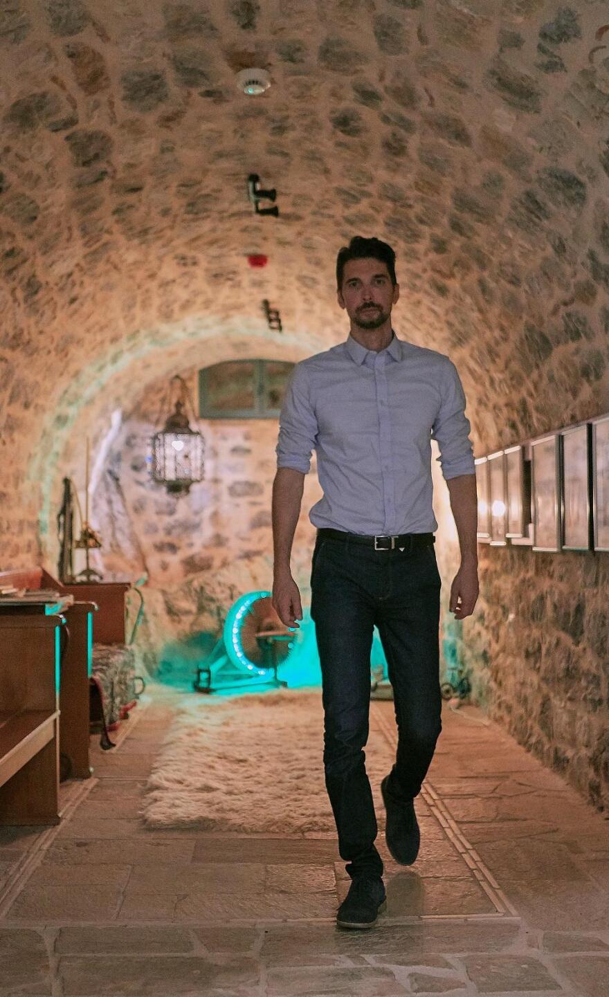 Ο Νίκος Φλώρος δημιουργεί «Ήρωες από μέταλλο»