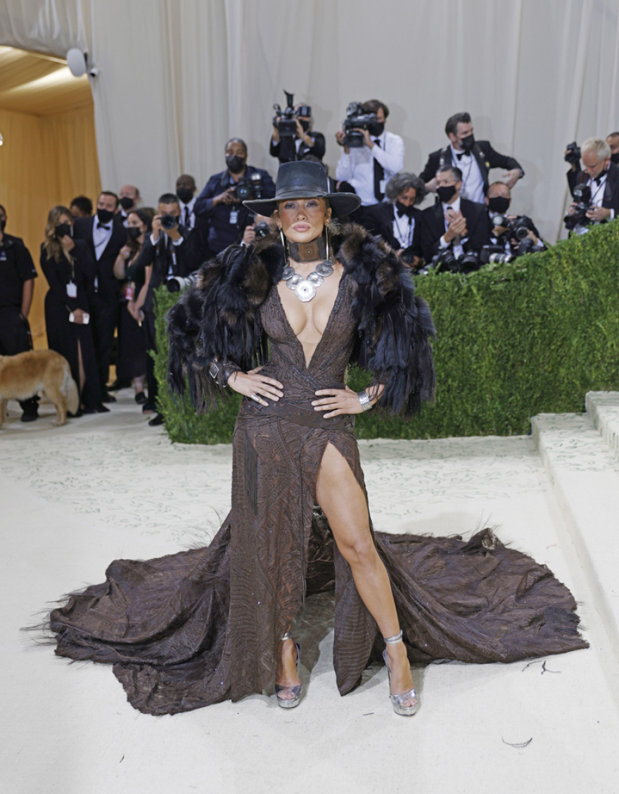 Met Gala: Η «κατράμι» εμφάνιση της Κιμ Καρντάσιαν, η αιθέρια Κένταλ Τζέντερ και η... καουμπόισσα JLo