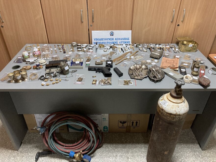 Εξαρθρώθηκε συμμορία κλεφτών που δρούσε στα νότια προάστια