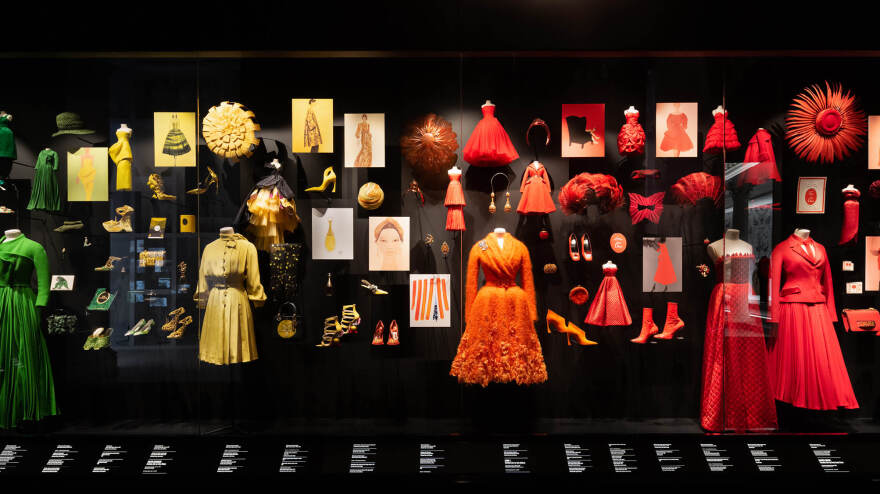 Στην Νέα Υόρκη η εμβληματική έκθεση Christian Dior- Designer of the dreams”