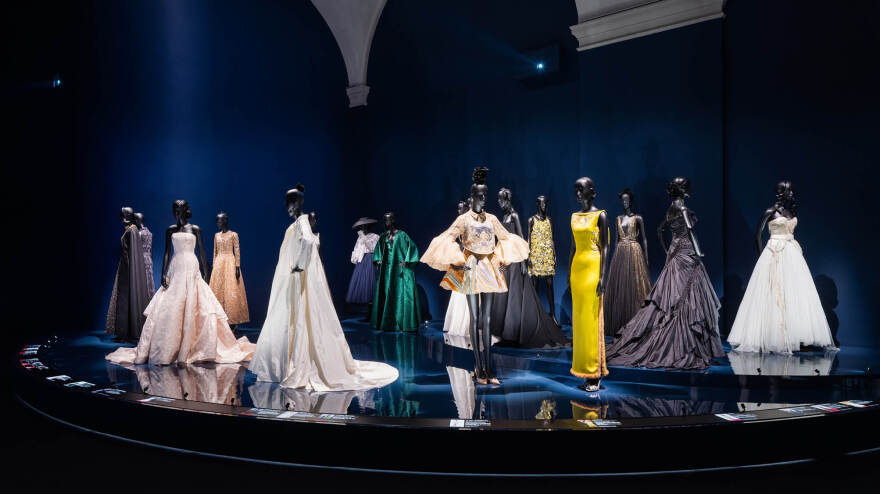 Στην Νέα Υόρκη η εμβληματική έκθεση Christian Dior- Designer of the dreams”