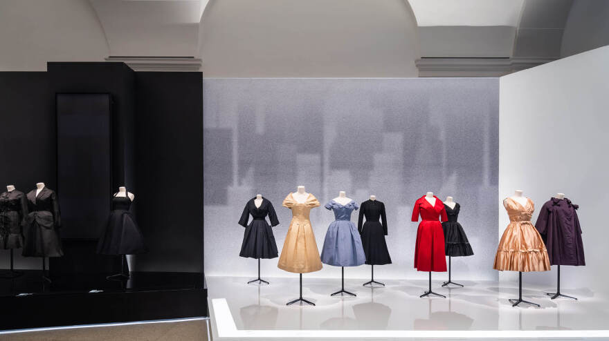 Στην Νέα Υόρκη η εμβληματική έκθεση Christian Dior- Designer of the dreams”