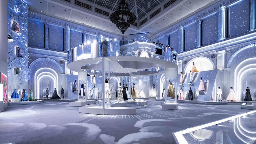 Στην Νέα Υόρκη η εμβληματική έκθεση Christian Dior- Designer of the dreams”