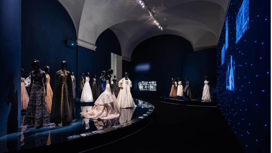 Στην Νέα Υόρκη η εμβληματική έκθεση Christian Dior- Designer of the dreams”