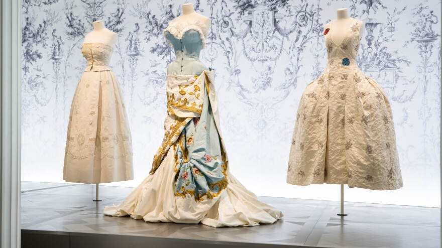 Στην Νέα Υόρκη η εμβληματική έκθεση Christian Dior- Designer of the dreams”