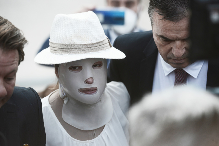 Επίθεση με βιτριόλι: Η γενναία Ιωάννα «απέναντι» στην «ψυχρή και δειλή» Έφη Κακαράντζουλα