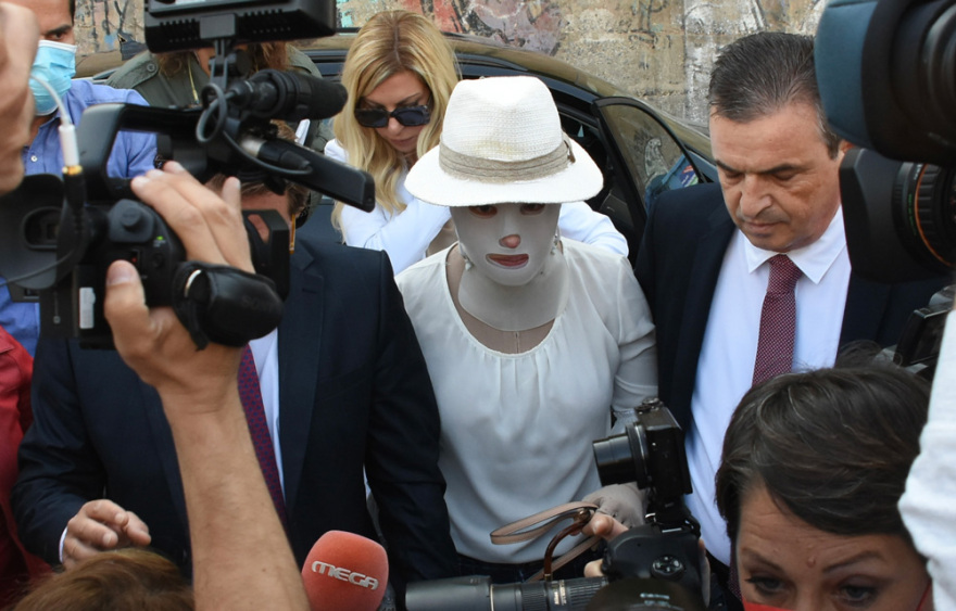 Επίθεση με βιτριόλι: Συγκλονίζει η εικόνα της Ιωάννας Παλιοσπύρου - Απούσα η Έφη 