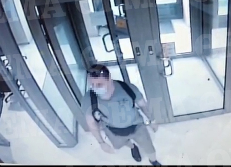 Ληστεία στο κέντρο της Αθήνας: Φωτογραφίες - ντοκουμέντο από τους ένοπλους με το καλάσνικοφ που άδειασαν την τράπεζα