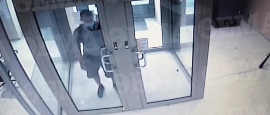 Ληστεία στο κέντρο της Αθήνας: Φωτογραφίες - ντοκουμέντο από τους ένοπλους με το καλάσνικοφ που άδειασαν την τράπεζα