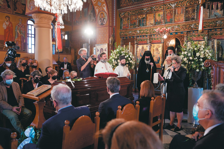 Στην «σκιά» του Μίκη: Η Μαργαρίτα, ο Γιώργος, οι αντιπαραθέσεις και η τελευταία επιθυμία του πατέρα τους