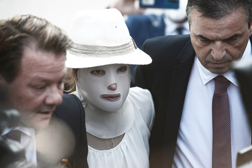 Επίθεση με βιτριόλι: Η γενναία Ιωάννα «απέναντι» στην «ψυχρή και δειλή» Έφη Κακαράντζουλα