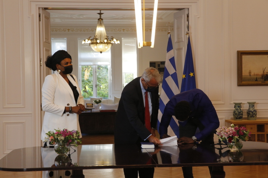 Έλληνες πολίτες η Βερόνικα και ο Άλεξ Αντετοκούνμπο - Μητσοτάκης: Στο πρόσωπό σας βλέπουμε την Ελλάδα που θέλουμε