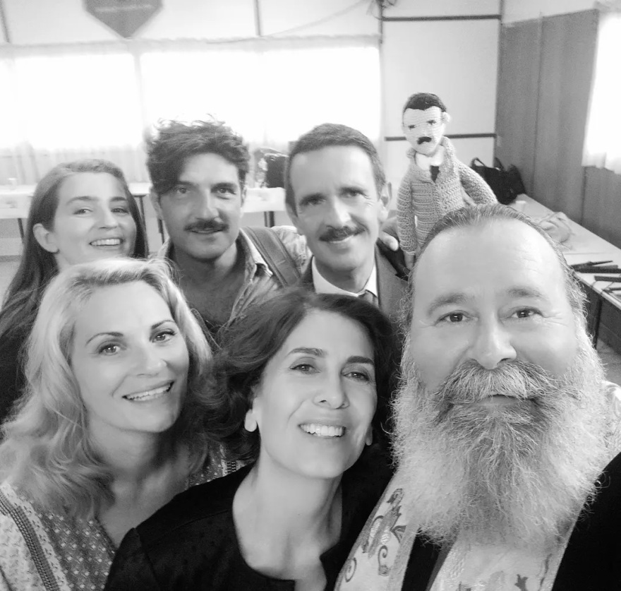 Άγριες Μέλισσες: Δούκας και Μυρσίνη χαμογελούν στο Διαφάνι - Στο πλάνο και η Ελένη