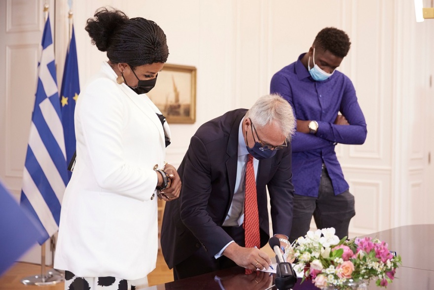 Έλληνες πολίτες η Βερόνικα και ο Άλεξ Αντετοκούνμπο - Μητσοτάκης: Στο πρόσωπό σας βλέπουμε την Ελλάδα που θέλουμε