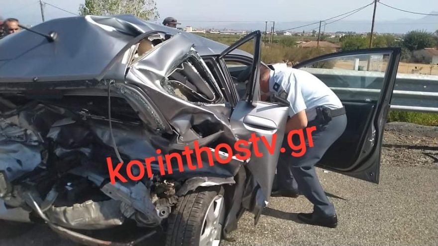 Σοβαρό τροχαίο με τραυματίες στην Κορίνθου - Πατρών, στο ύψος του Ζευγολατιού (Φωτογραφίες)