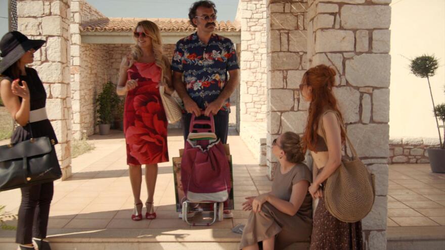 Άσε μας ρε μαμά: Συγκρούσεις, έρωτες και πολλές ανατροπές στη νέα οικογενειακή σειρά του Alpha 