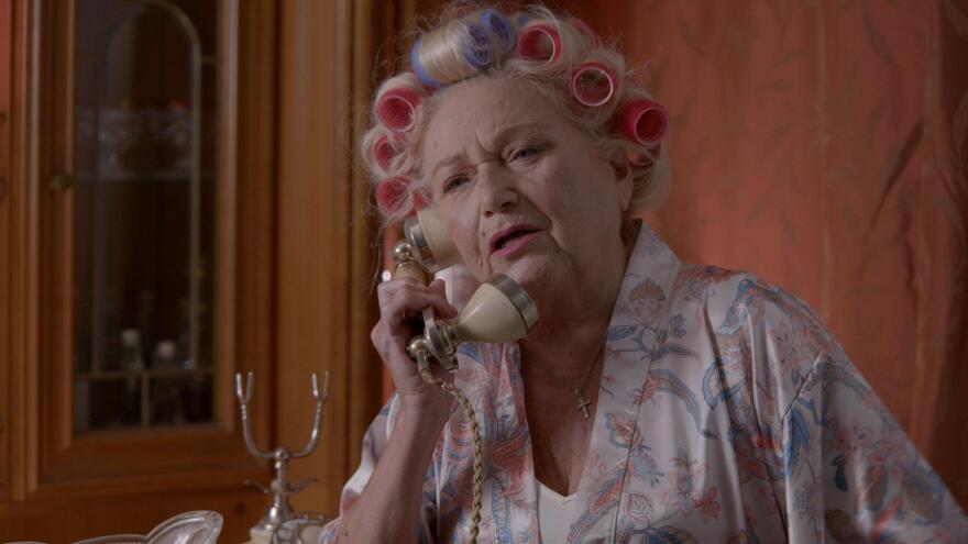 Άσε μας ρε μαμά: Συγκρούσεις, έρωτες και πολλές ανατροπές στη νέα οικογενειακή σειρά του Alpha 