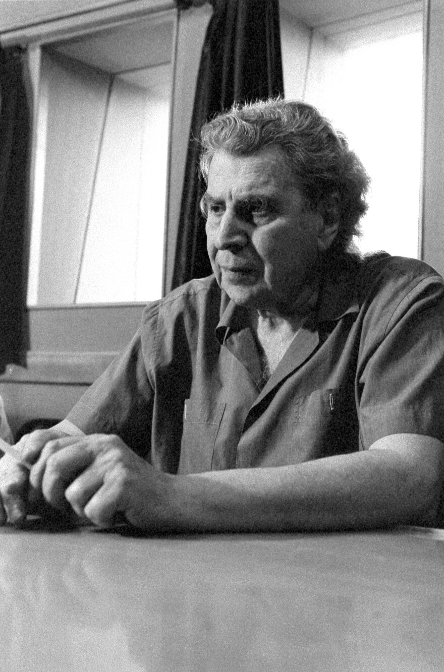 Φωτογραφίζοντας τον Μίκη Θεοδωράκη