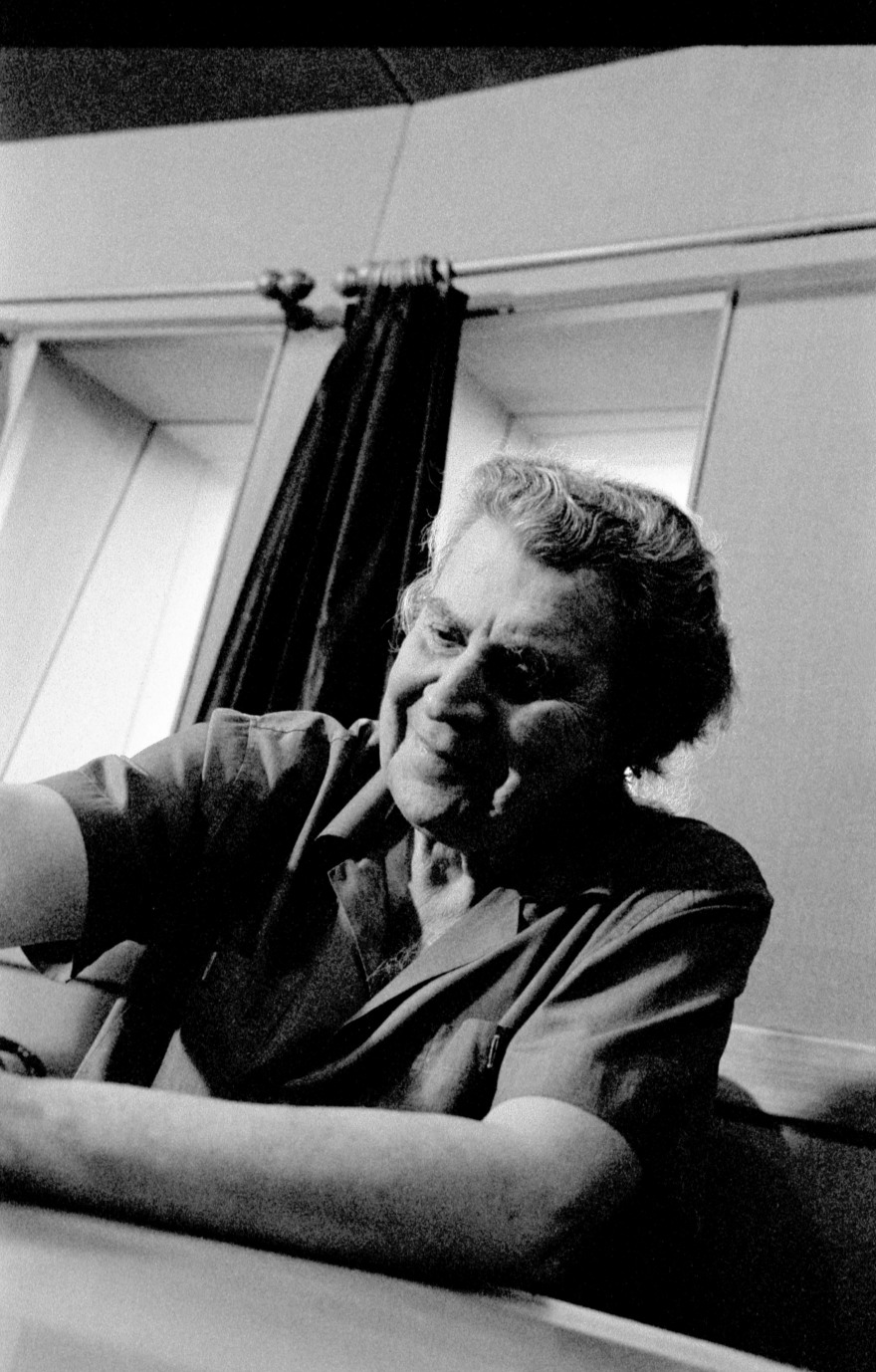 Φωτογραφίζοντας τον Μίκη Θεοδωράκη