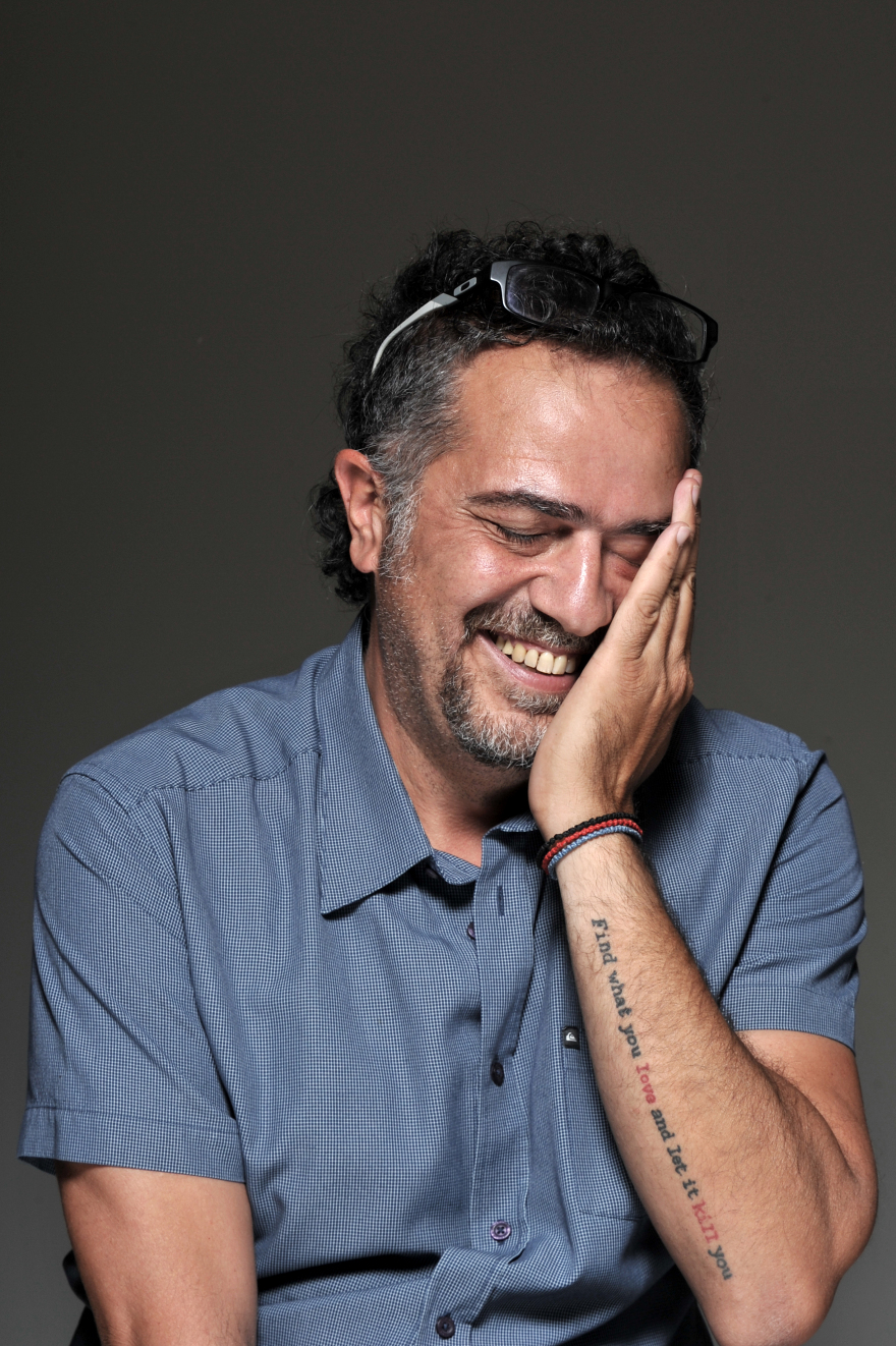 Φωτογραφίζοντας τον Μίκη Θεοδωράκη