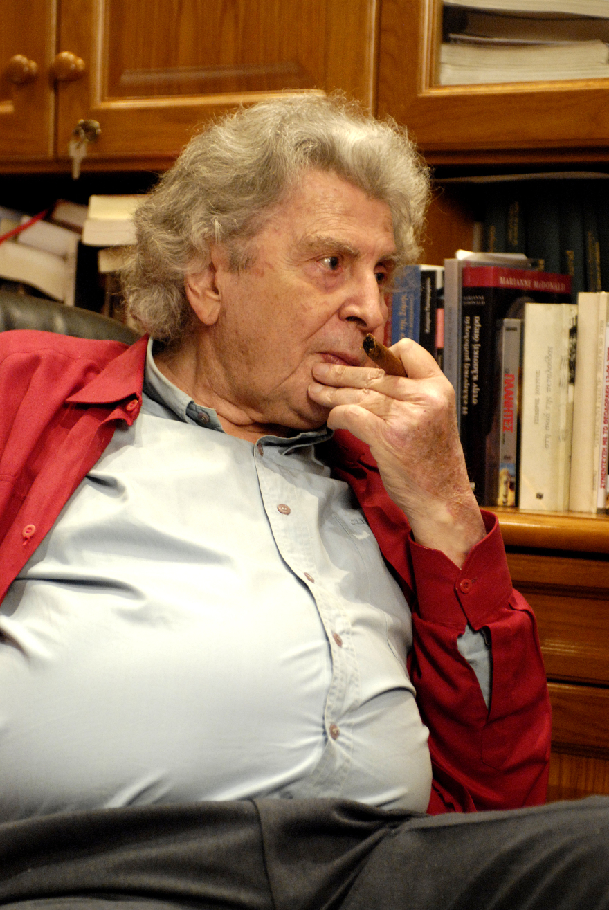 Φωτογραφίζοντας τον Μίκη Θεοδωράκη