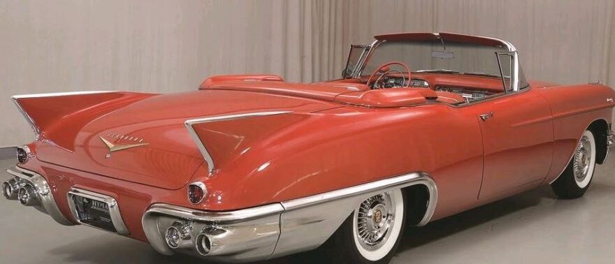 Άλιμος: Ένα... ακίνητο υπερθέαμα με κλασικά αυτοκίνητα 