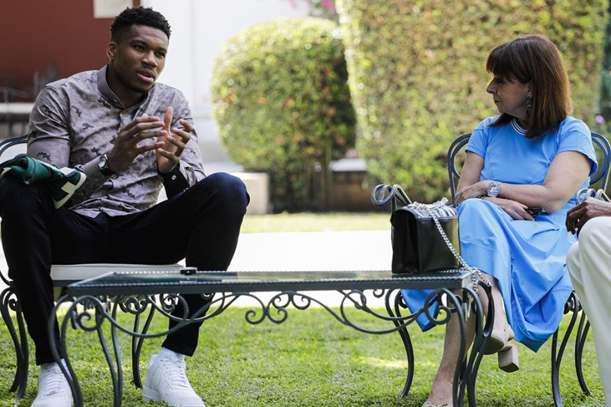 Στο Προεδρικό Μέγαρο η οικογένεια Αντετοκούνμπο - «Νιώθαμε πάντα Έλληνες»