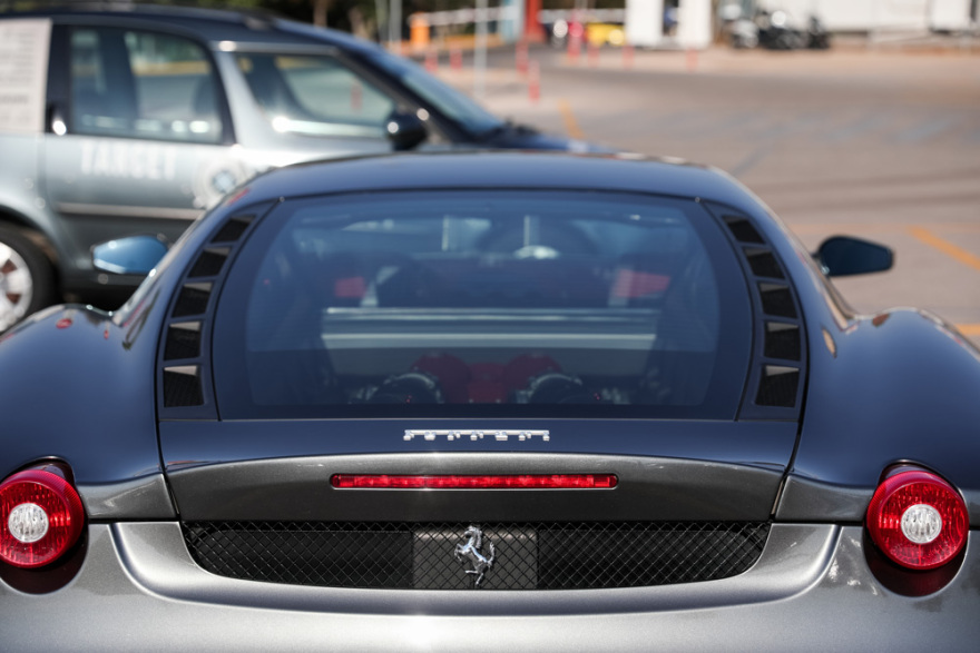 Ο Πειραιάς «πλημμύρισε» από Ferrari - Δείτε βίντεο και φωτογραφίες 