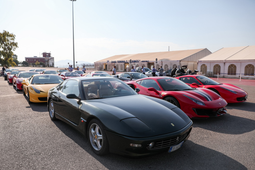 Ο Πειραιάς «πλημμύρισε» από Ferrari - Δείτε βίντεο και φωτογραφίες 