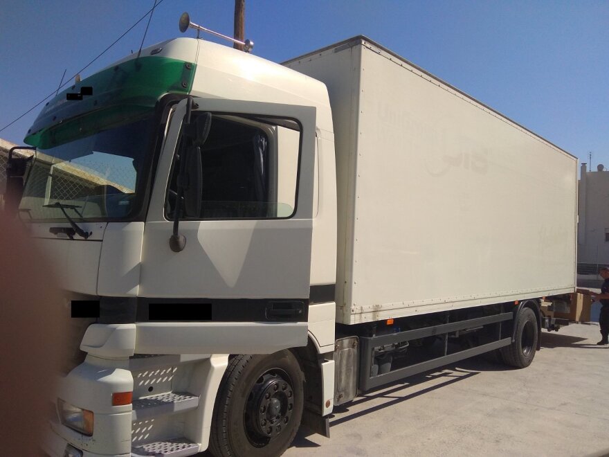 Μέγαρα: 36χρονος μετέφερε σε φορτηγό 165.000 λαθραία πακέτα τσιγάρων