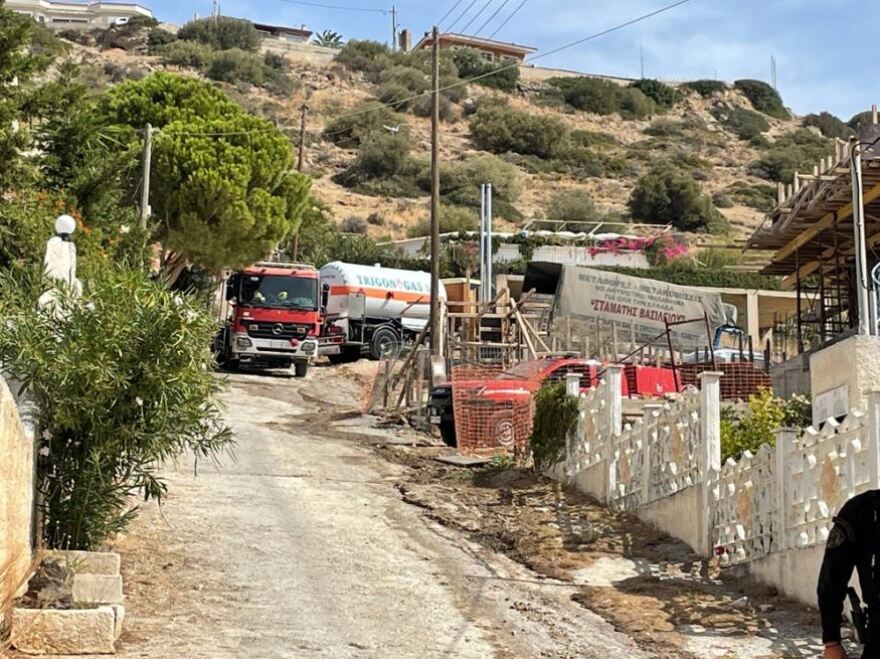 Έκρηξη στα Καλύβια: «Ήταν σαν να έπεσε πυρηνική βόμβα», λένε αυτόπτες μάρτυρες - Δείτε βίντεο και φωτογραφίες 