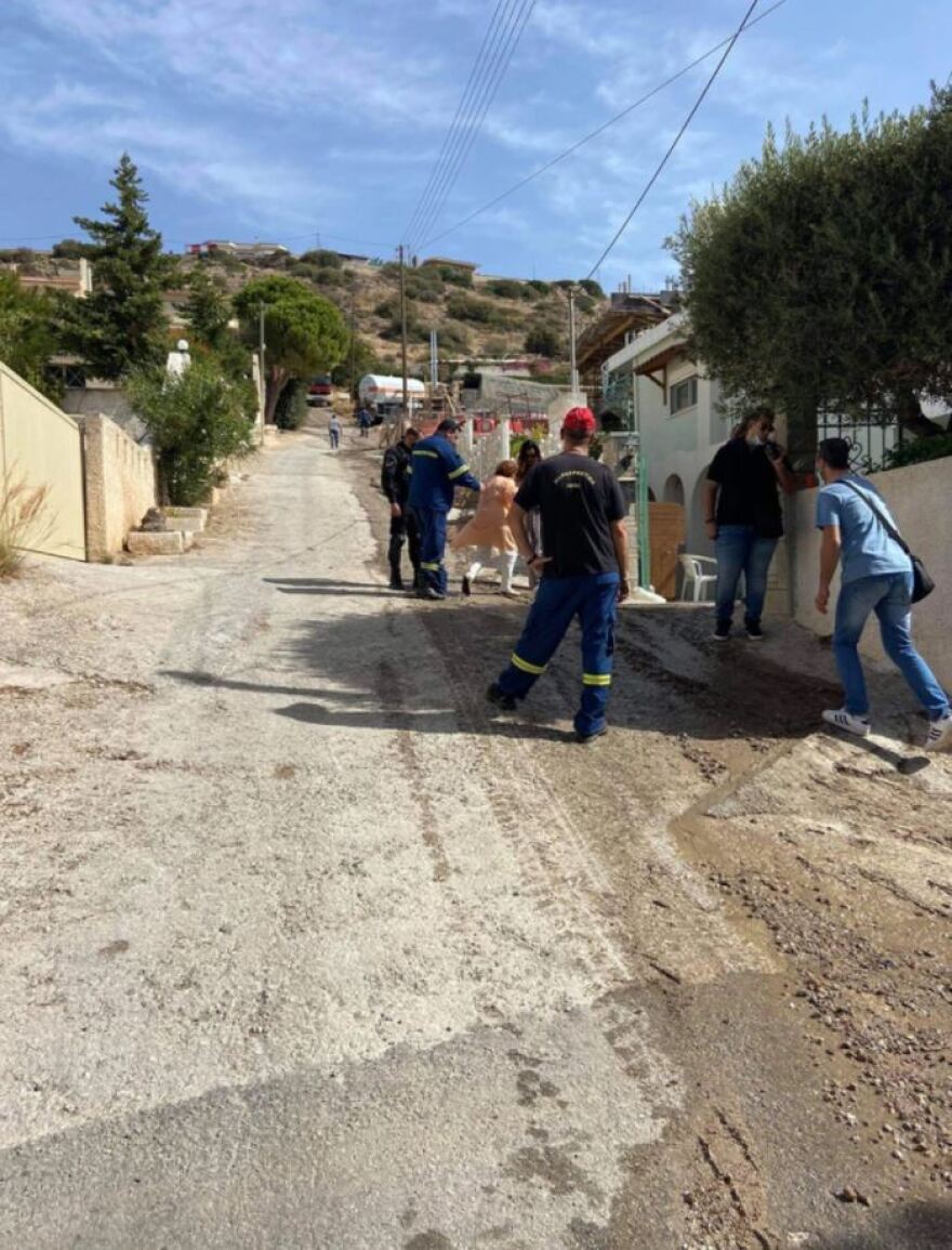 Έκρηξη στα Καλύβια: «Ήταν σαν να έπεσε πυρηνική βόμβα», λένε αυτόπτες μάρτυρες - Δείτε βίντεο και φωτογραφίες 