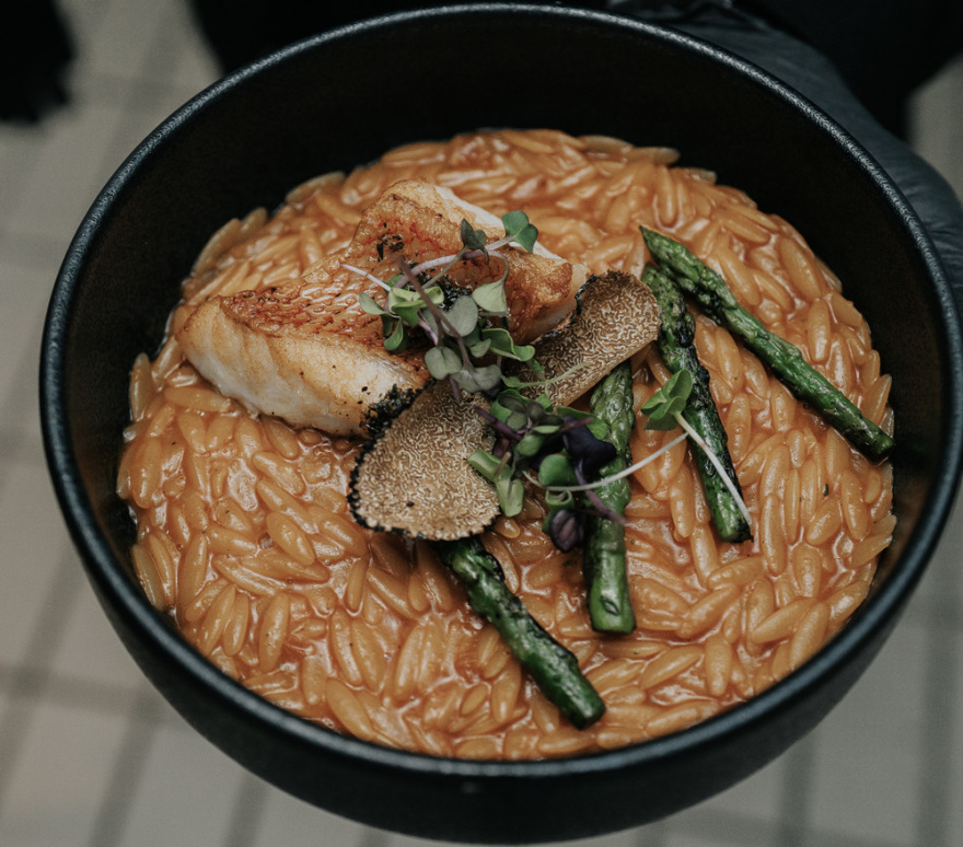 Ελληνικές γεύσεις στο δείπνο της EUMED9  - Δείτε σε φωτογραφίες το μενού 