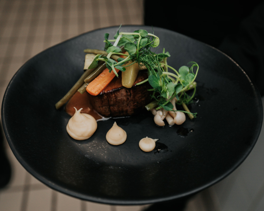 Ελληνικές γεύσεις στο δείπνο της EUMED9  - Δείτε σε φωτογραφίες το μενού 