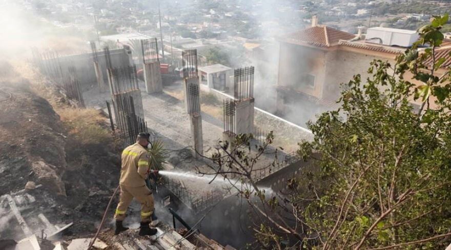 Έκρηξη σε σπίτι στα Καλύβια - Επτά τραυματίες, οι δύο πιο σοβαρά με εγκαύματα