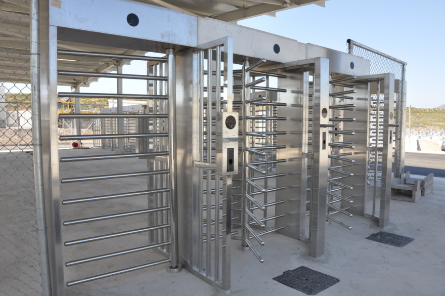 Μηταράκης: Σήμερα η Σάμος «ησυχάζει» - Εγκαίνια για την νέα κλειστή ελεγχόμενη δομή 3.000 φιλοξενούμενων