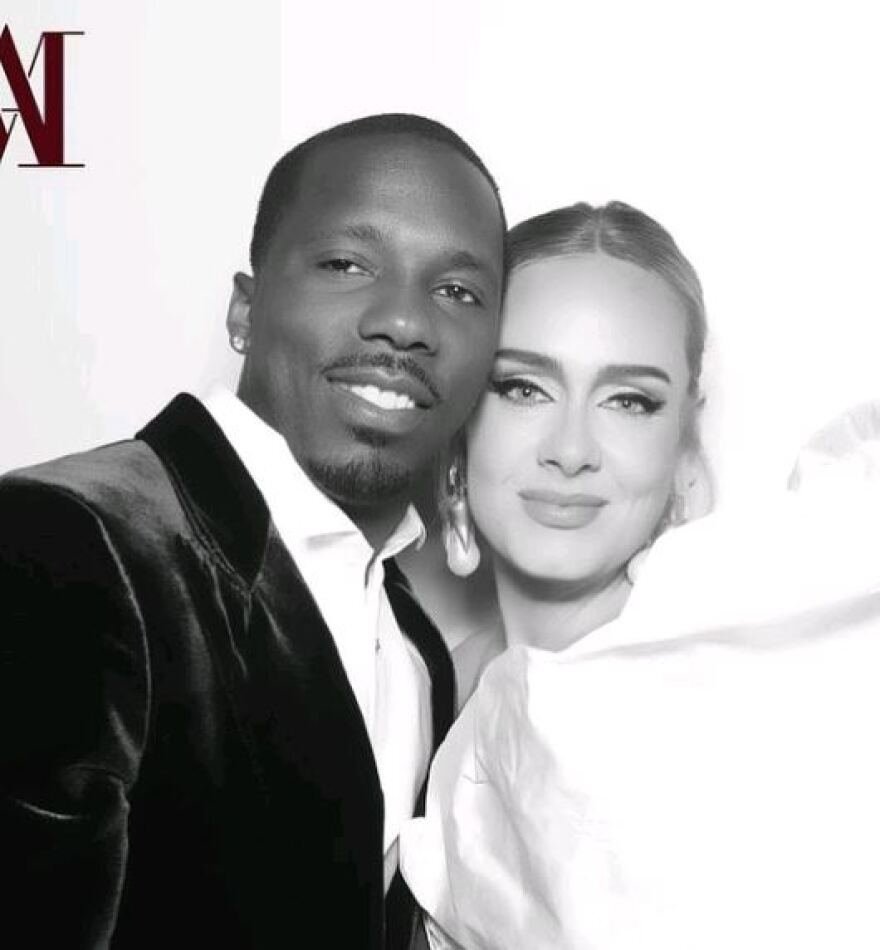 Adele: Έκανε επίσημη την σχέση της με τον Ριτς Πολ και στα social media 