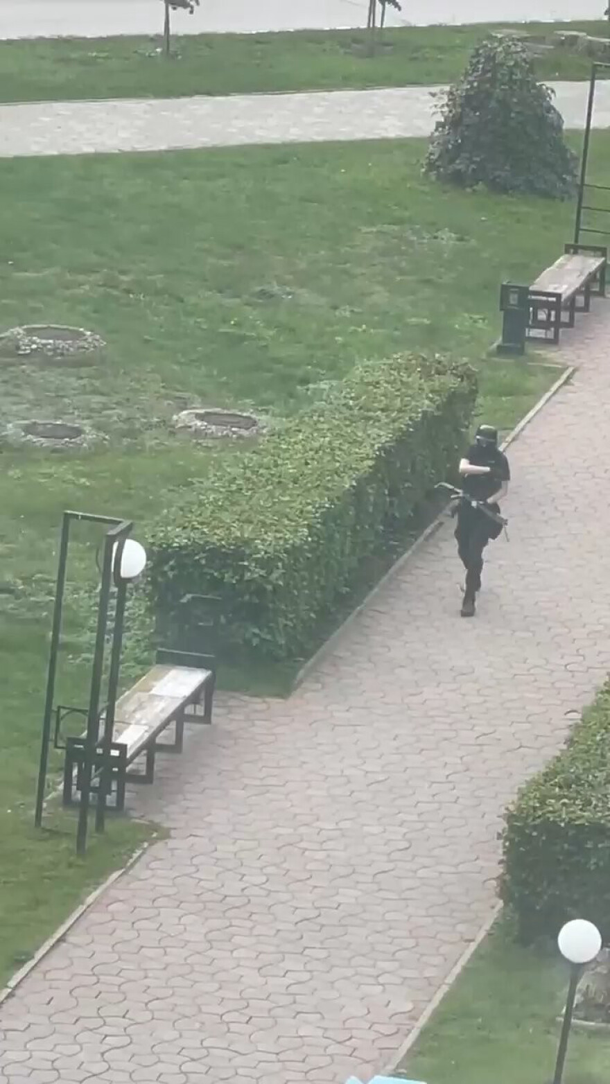 Ρωσία: 8 νεκροί από επίθεση ενόπλου σε πανεπιστήμιο - Πηδούσαν από τα παράθυρα για να σωθούν