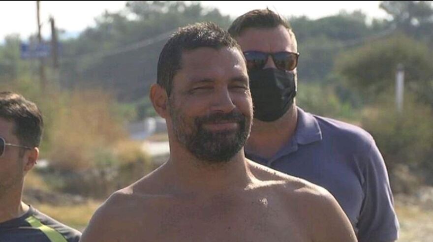 Νεοζηλανδός αστέρας του Χόλυγουντ χόρεψε παραδοσιακό χορό των Μαορί σε γραφείο δημάρχου στον Έβρο