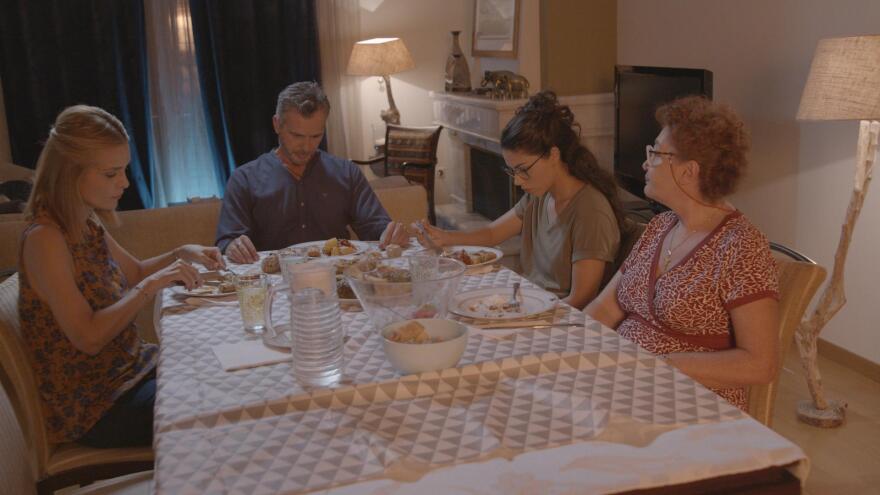 Άσε μας ρε μαμά: Η Ρωξάνη θα συναντήσει για πρώτη φορά τον Δημήτρη μετά την επιστροφή της στην Ελλάδα