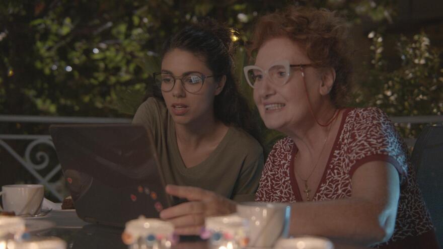 Άσε μας ρε μαμά: Η Ρωξάνη θα συναντήσει για πρώτη φορά τον Δημήτρη μετά την επιστροφή της στην Ελλάδα