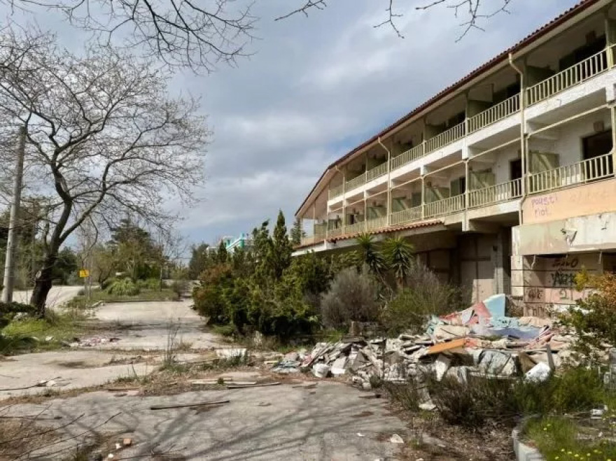 Γιάννης Πουλόπουλος: Πωλείται έναντι 2,4 εκατ. ευρώ το ξενοδοχείο του στην Άνοιξη