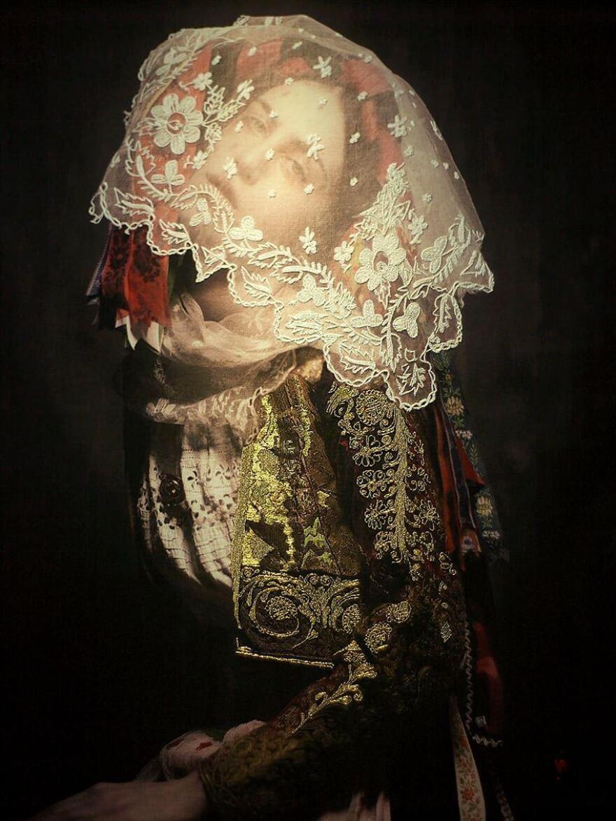 «Ένδυμα Ψυχής»: Εντυπωσίασε η έκθεση του Ιδρύματος Γεωργίου και Βικτωρίας Καρέλια στην Καλαμάτα - Φωτογραφίες