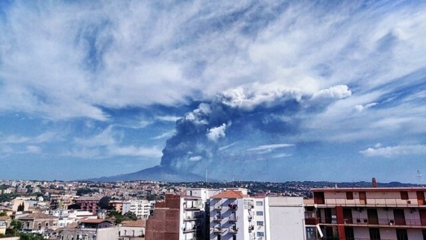 Αίτνα: «Ξύπνησε» το ηφαίστειο - Δείτε βίντεο και φωτογραφίες
